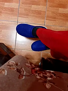 feet toes online show from January 19, 6:28 am