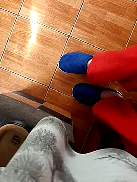 Snapshot of feet_toes chatting on May 18, 5:13 am feet toes online show from May 18, 5:13 am