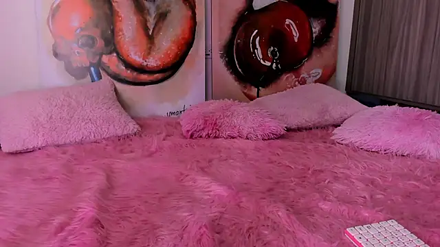 sofiaa snoww online show from December 12, 9:15 pm