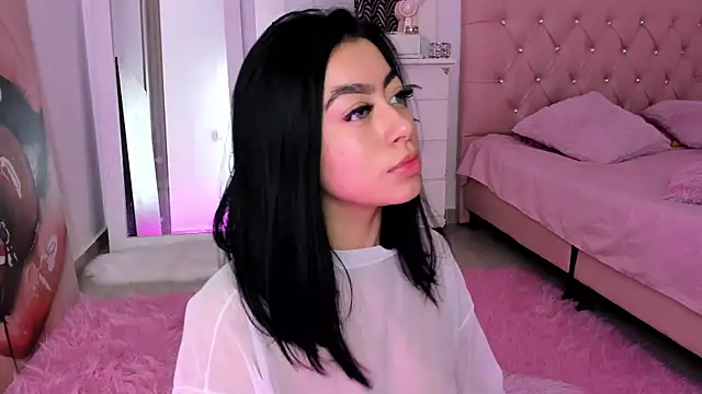 sofiaa snoww online show from January 17, 1:15 am