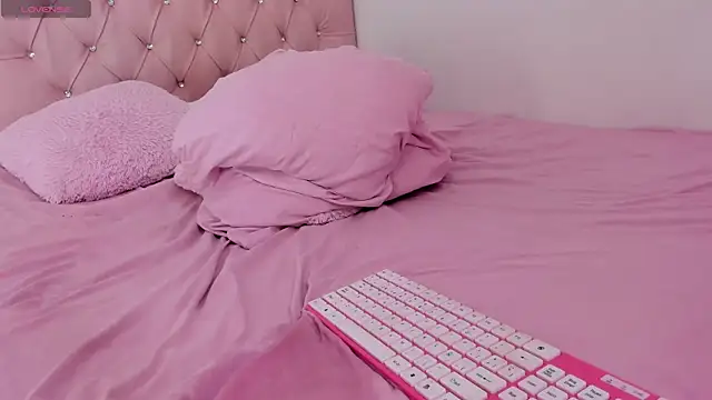 sofiaa snoww online show from March 2, 9:43 pm