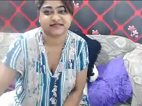 Snapshot of indian_glitter chatting on March 8, 10:45 pm indian glitter online show from March 8, 10:45 pm