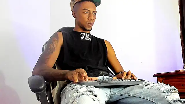 YeremiBrowm online show from March 12, 10:39 pm