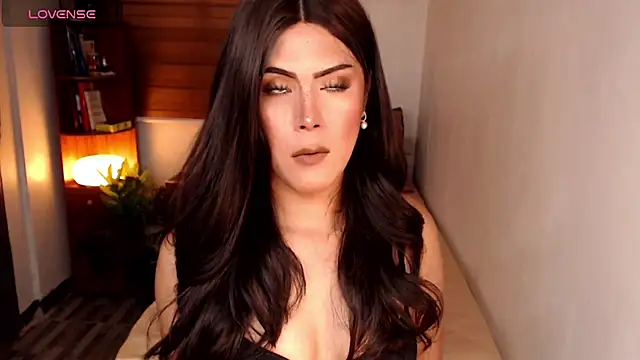 Snapshot of SweetieZeveey_ chatting on May 19, 2:40 am SweetieZeveey online show from May 19, 2:40 am