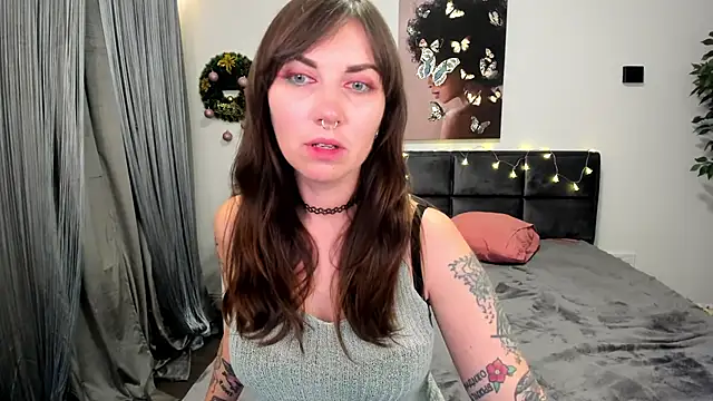 StacyTigerr online show from December 24, 2:54 pm