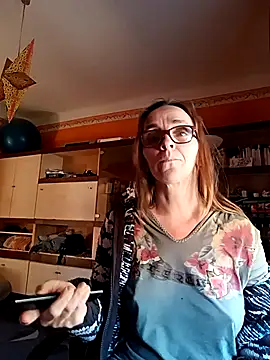 Snapshot of Dettybitch40 chatting on October 4, 8:34 am Dettybitch40 online show from October 4, 8:34 am