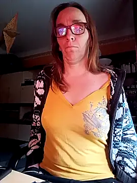 Snapshot of Dettybitch40 chatting on October 5, 7:50 am Dettybitch40 online show from October 5, 7:50 am