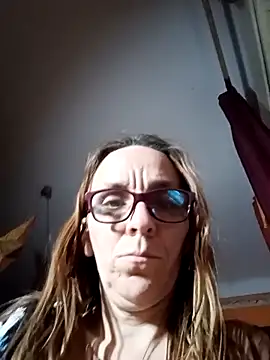 Snapshot of Dettybitch40 chatting on October 13, 4:07 pm Dettybitch40 online show from October 13, 4:07 pm