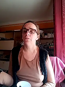 Snapshot of Dettybitch40 chatting on October 21, 12:39 pm Dettybitch40 online show from October 21, 12:39 pm