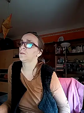 Snapshot of Dettybitch40 chatting on October 22, 6:46 am Dettybitch40 online show from October 22, 6:46 am