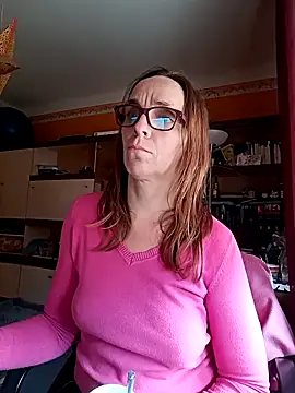 Snapshot of Dettybitch40 chatting on October 25, 10:56 am Dettybitch40 online show from October 25, 10:56 am