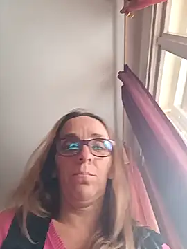 Snapshot of Dettybitch40 chatting on October 26, 11:49 am Dettybitch40 online show from October 26, 11:49 am