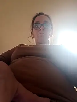 Snapshot of Dettybitch40 chatting on November 1, 2:08 pm Dettybitch40 online show from November 1, 2:08 pm