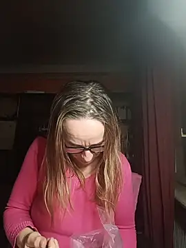 Snapshot of Dettybitch40 chatting on November 25, 4:18 pm Dettybitch40 online show from November 25, 4:18 pm