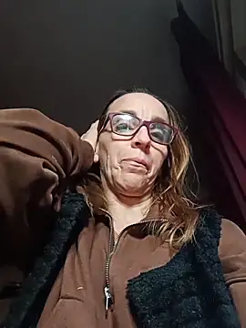 Snapshot of Dettybitch40 chatting on November 28, 3:04 pm Dettybitch40 online show from November 28, 3:04 pm