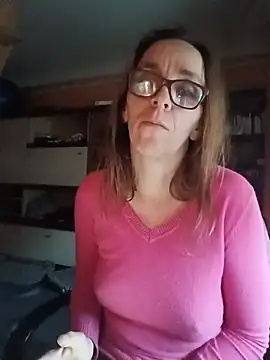 Snapshot of Dettybitch40 chatting on December 2, 1:17 pm Dettybitch40 online show from December 2, 1:17 pm