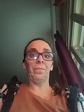 Snapshot of Dettybitch40 chatting on December 15, 1:15 pm Dettybitch40 online show from December 15, 1:15 pm