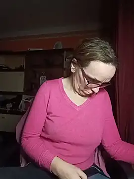 Snapshot of Dettybitch40 chatting on December 20, 7:32 pm Dettybitch40 online show from December 20, 7:32 pm