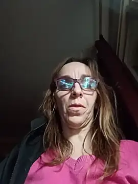 Snapshot of Dettybitch40 chatting on February 4, 5:19 pm Dettybitch40 online show from February 4, 5:19 pm