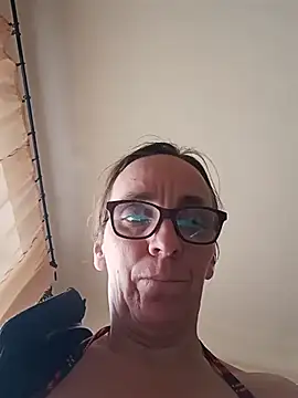 Snapshot of Dettybitch40 chatting on February 14, 10:23 am Dettybitch40 online show from February 14, 10:23 am