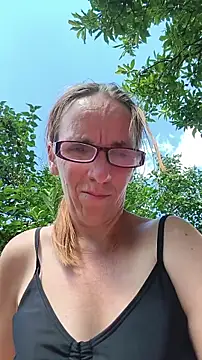 Snapshot of Dettybitch40 chatting on July 3, 1:39 pm Dettybitch40 online show from July 3, 1:39 pm