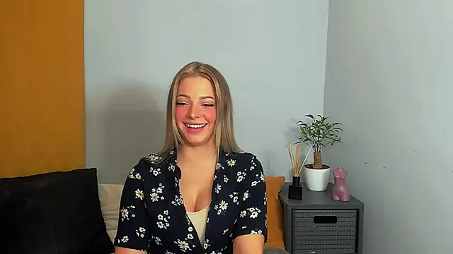 LilyBlondee online show from March 2, 4:32 pm