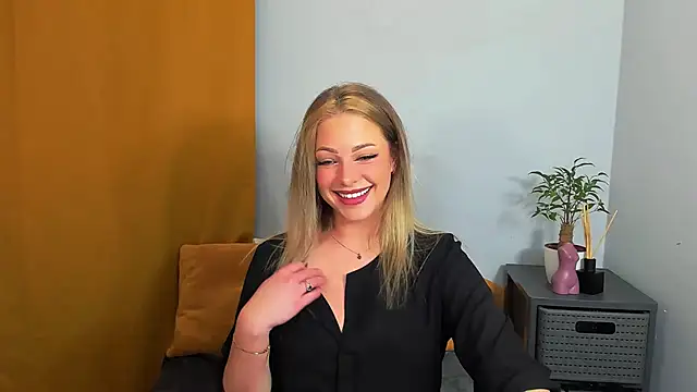 LilyBlondee online show from March 22, 8:37 pm