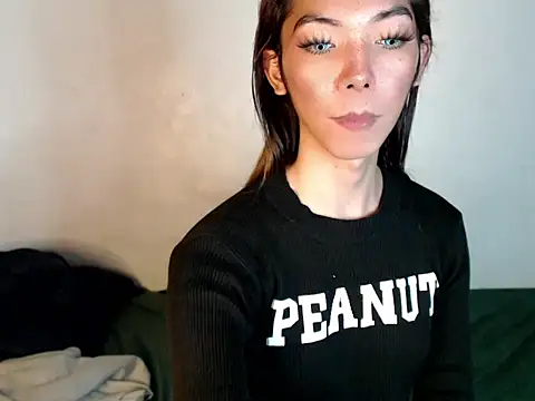 Snapshot of perly_169 chatting on December 8, 1:14 pm perly 169 online show from December 8, 1:14 pm