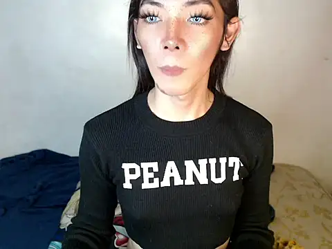 Snapshot of perly_169 chatting on December 22, 10:49 am perly 169 online show from December 22, 10:49 am