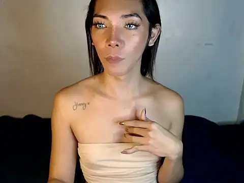 Snapshot of perly_169 chatting on February 15, 11:28 am perly 169 online show from February 15, 11:28 am