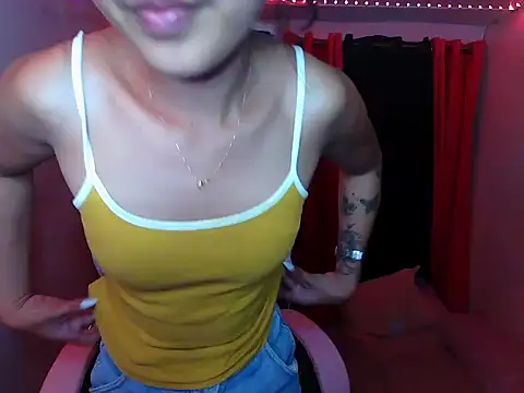 Snapshot of young_salsalita chatting on February 3, 3:17 pm young salsalita online show from February 3, 3:17 pm