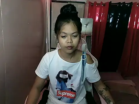 Snapshot of young_salsalita chatting on February 21, 8:51 am young salsalita online show from February 21, 8:51 am