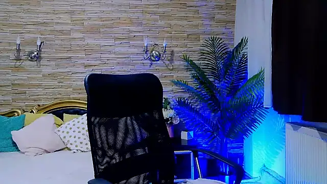 PlayfulElla online show from March 22, 6:00 am