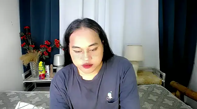 Snapshot of bettina_love chatting on December 4, 11:08 am bettina love online show from December 4, 11:08 am