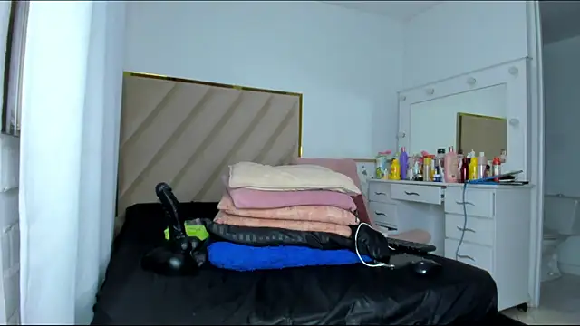 Niki Kerr online show from September 20, 2:34 am