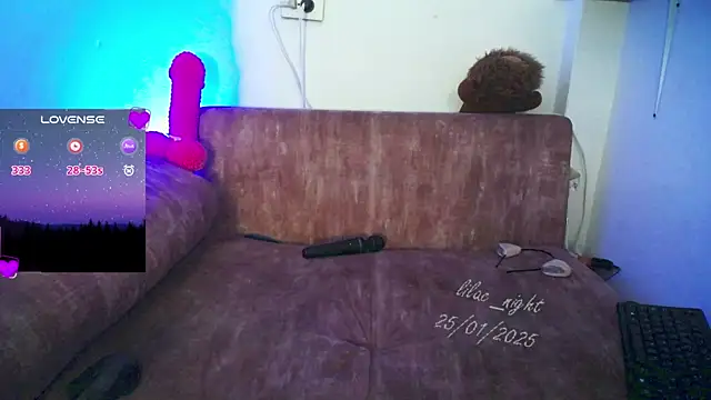Snapshot of lilac_night33 chatting on January 25, 1:52 pm lilac night33 online show from January 25, 1:52 pm