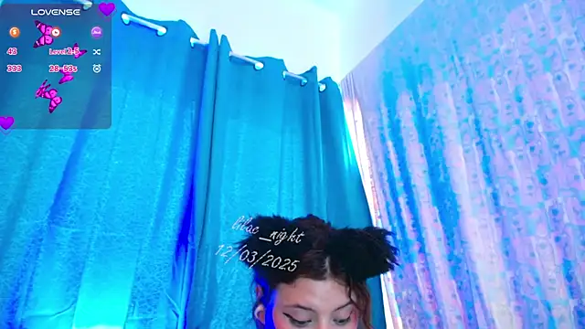 Snapshot of lilac_night33 chatting on March 12, 1:51 pm lilac night33 online show from March 12, 1:51 pm