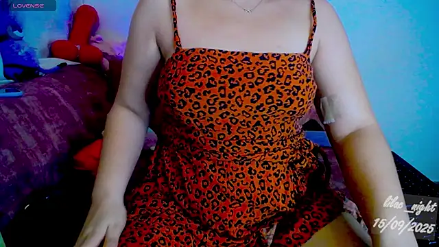 Snapshot of lilac_night33 chatting on September 15, 12:27 pm lilac night33 online show from September 15, 12:27 pm