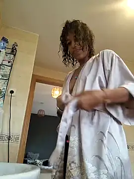 Snapshot of Goldenlace chatting on January 27, 10:16 am Goldenlace online show from January 27, 10:16 am