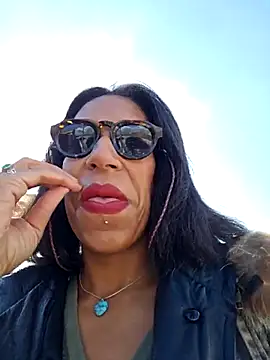 Snapshot of Goldenlace chatting on March 12, 10:37 am Goldenlace online show from March 12, 10:37 am