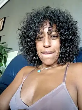 Snapshot of Goldenlace chatting on October 11, 10:03 am Goldenlace online show from October 11, 10:03 am