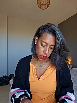 Snapshot of Goldenlace chatting on November 3, 11:22 am Goldenlace online show from November 3, 11:22 am