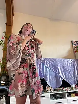 Snapshot of Daisy_Michto_Officiel chatting on December 17, 2:33 pm Daisy Michto Officiel online show from December 17, 2:33 pm