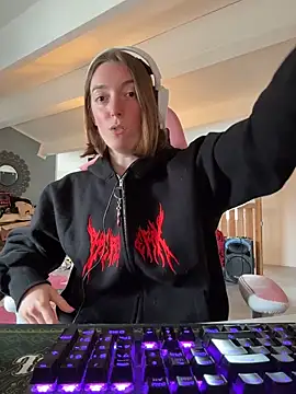 Daisy Michto Officiel online show from April 12, 4:01 pm