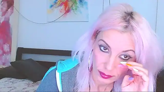 HoneyLara online show from February 28, 9:01 pm