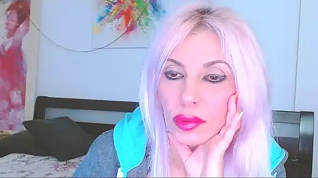 HoneyLara online show from March 1, 9:04 pm