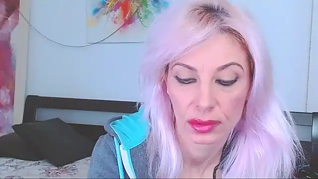 HoneyLara online show from March 2, 7:45 pm