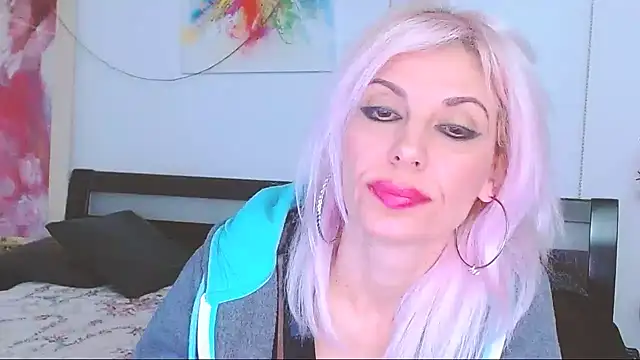 HoneyLara online show from March 4, 5:53 am