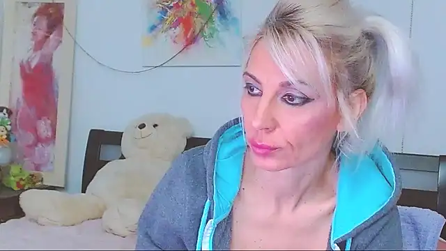 HoneyLara online show from January 15, 1:43 am