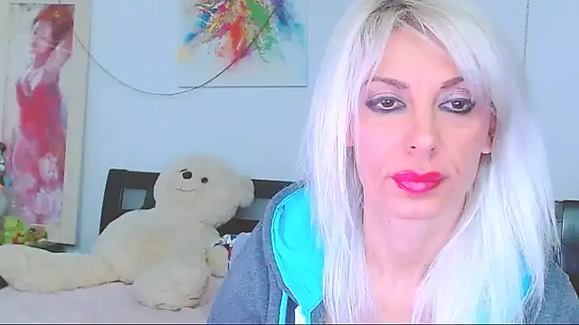 HoneyLara online show from January 18, 11:30 pm